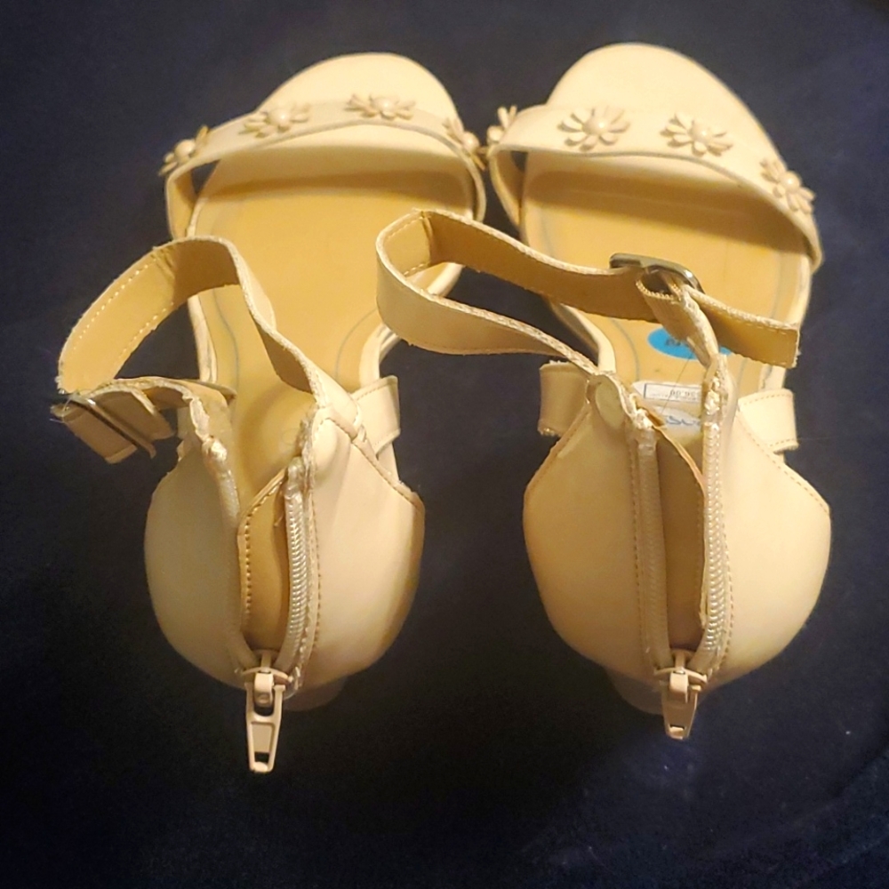 Cream Flowered Wedges